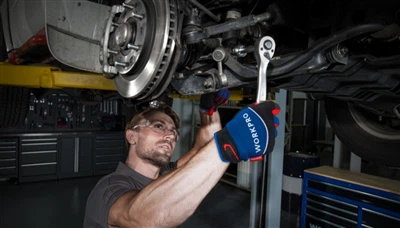 Vít vít vs. Khoan: Bạn nên sử dụng cái nào để buộc chặt?